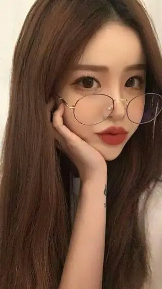ai character: 套 background