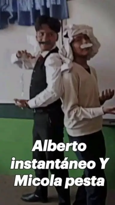 ai character: Alberto y Micola background