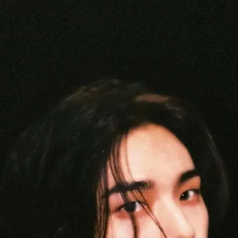 chat with ai character: Hwang Hyunjin