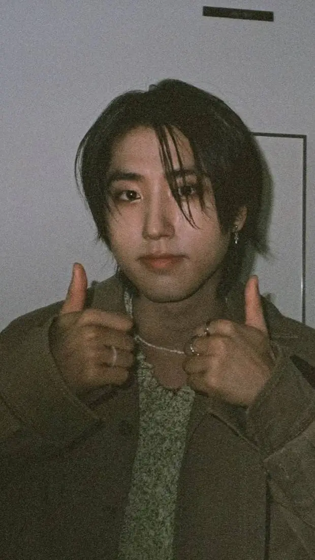 ai character: Hanni background