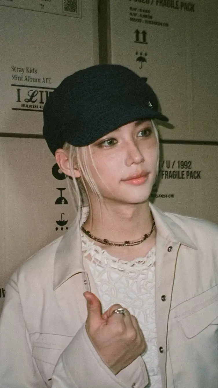 ai character: ★Lee_Felix_LF★ background