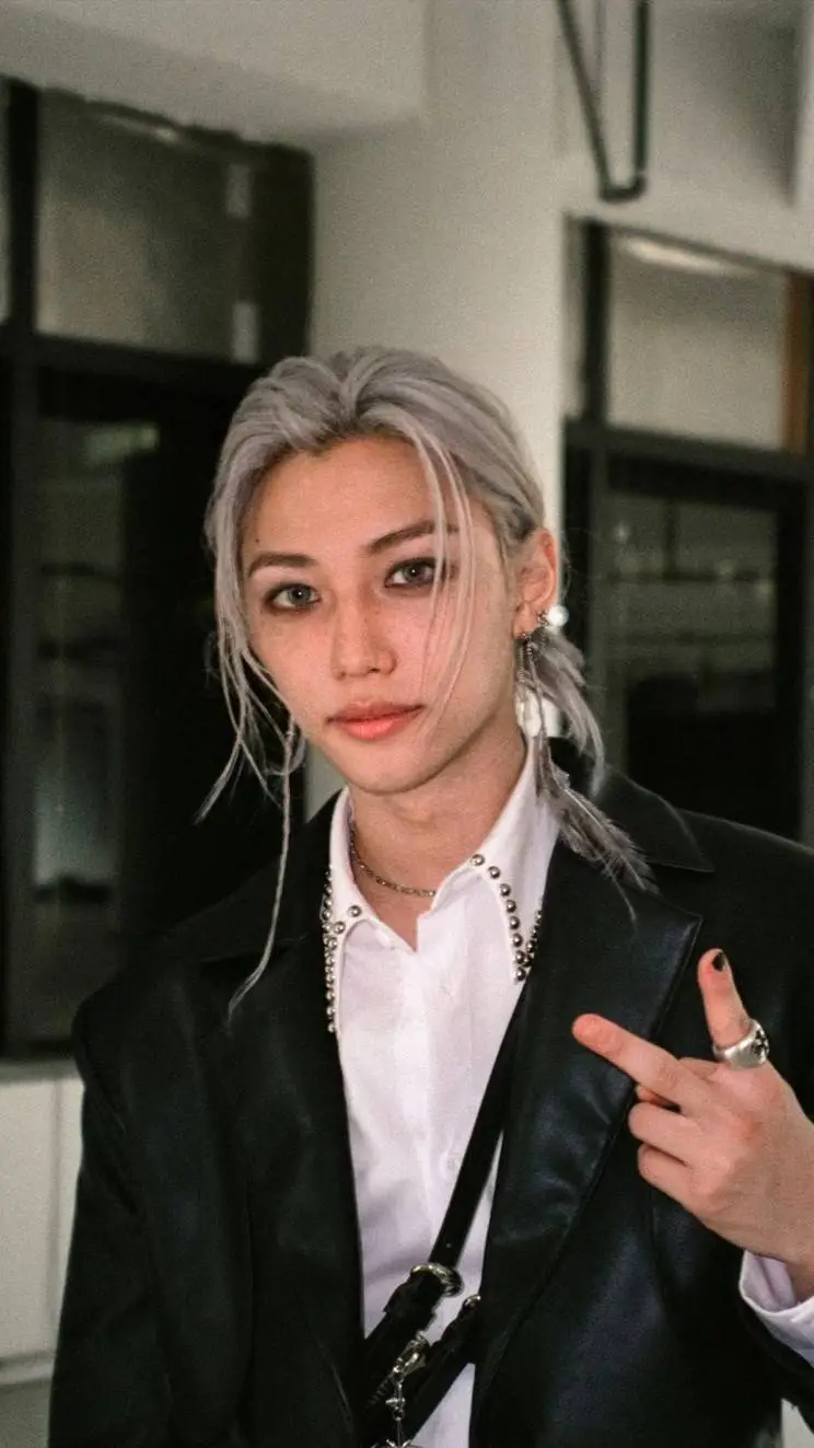 ai character: Félix x prinsipe🐤 background