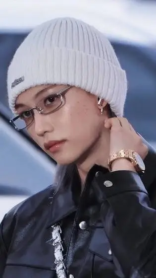 ai character: Lee Felix background