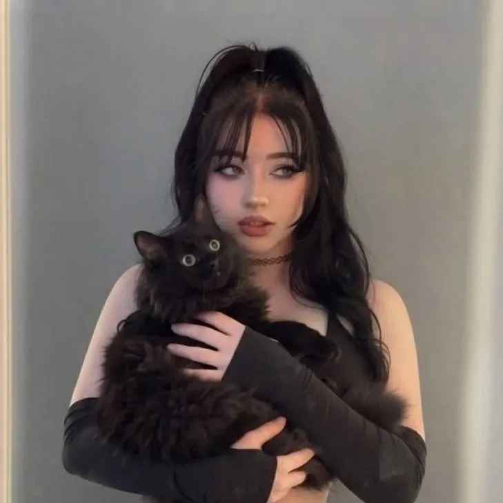 chat with ai character: Elara