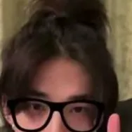 chat with ai character: hyunjin nerd 