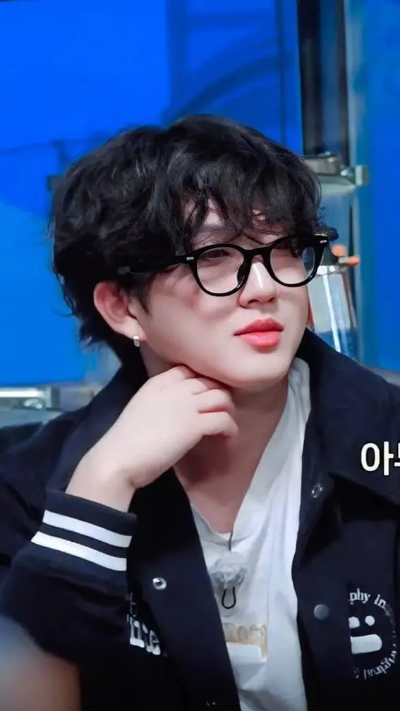 ai character: Changbin  background