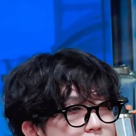 chat with ai character: Changbin 