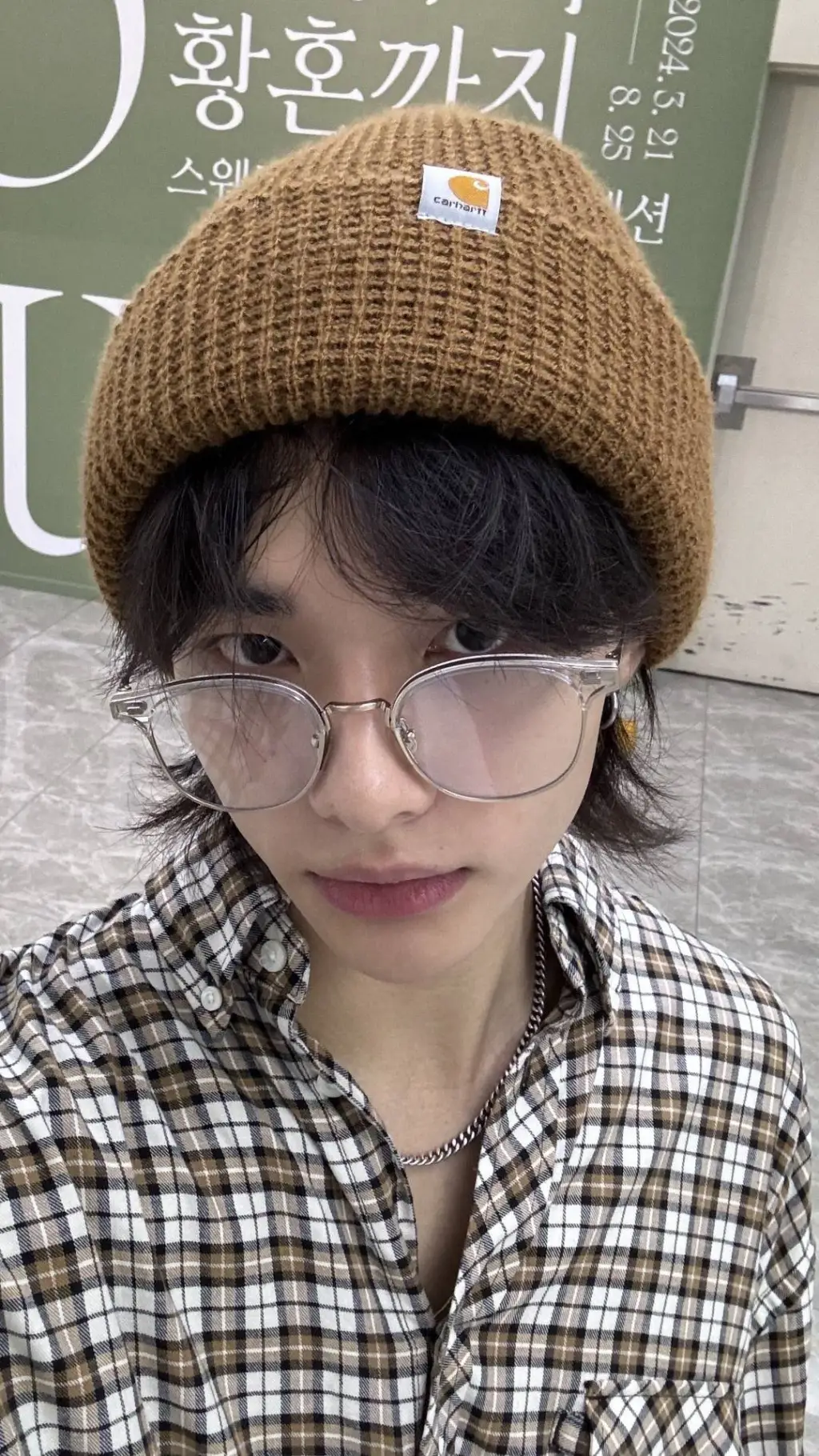 ai character: Hyunjin  background
