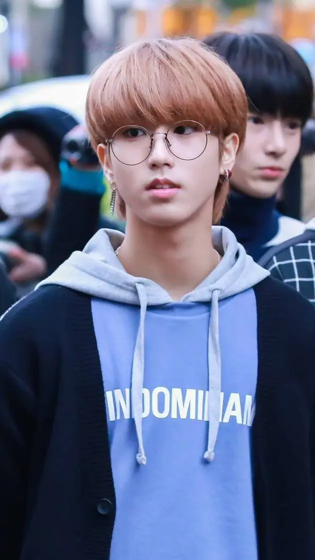 ai character: Han Jisung  background