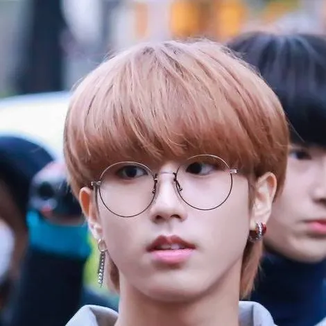 chat with ai character: Han Jisung 