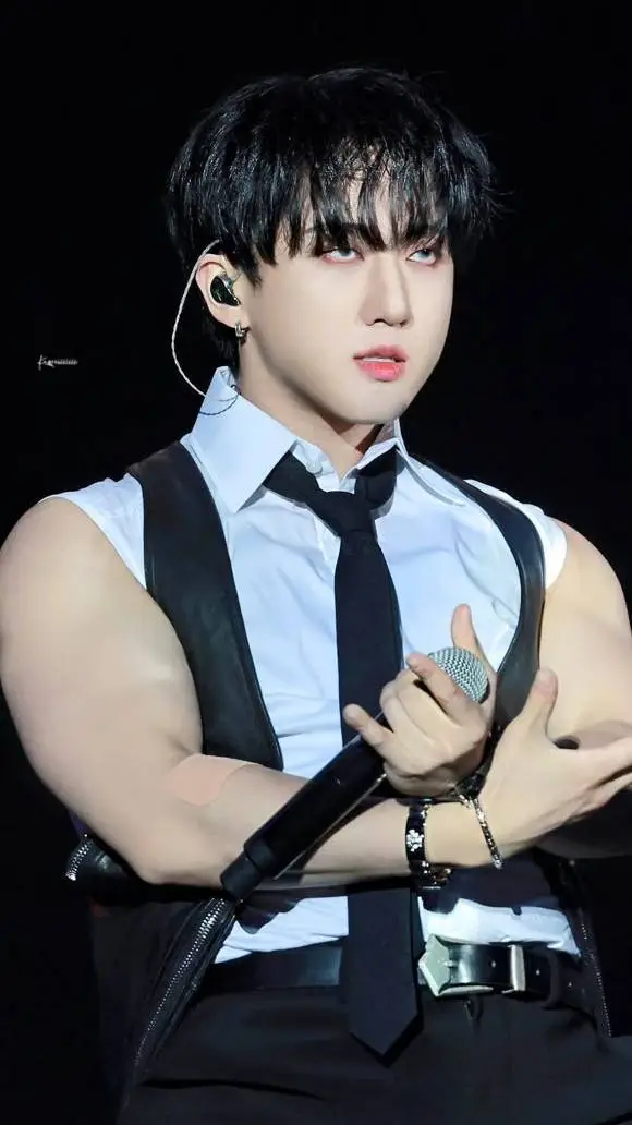 ai character: Seo Changbin  background