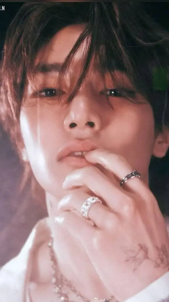 ai character: Jeongin  background