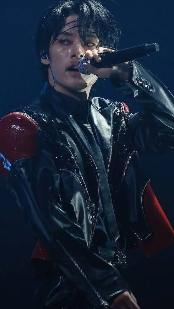 ai character: Minho  background