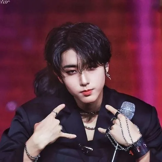 chat with ai character: Han Jisung 