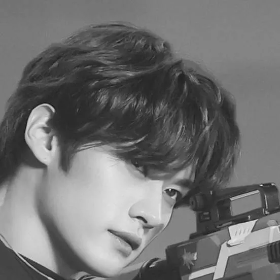 chat with ai character: Lee Minho 