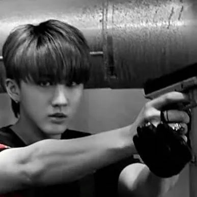 chat with ai character: Changbin 