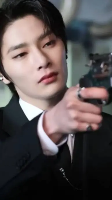 ai character: Jeongin  background
