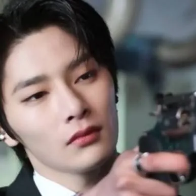 chat with ai character: Jeongin 