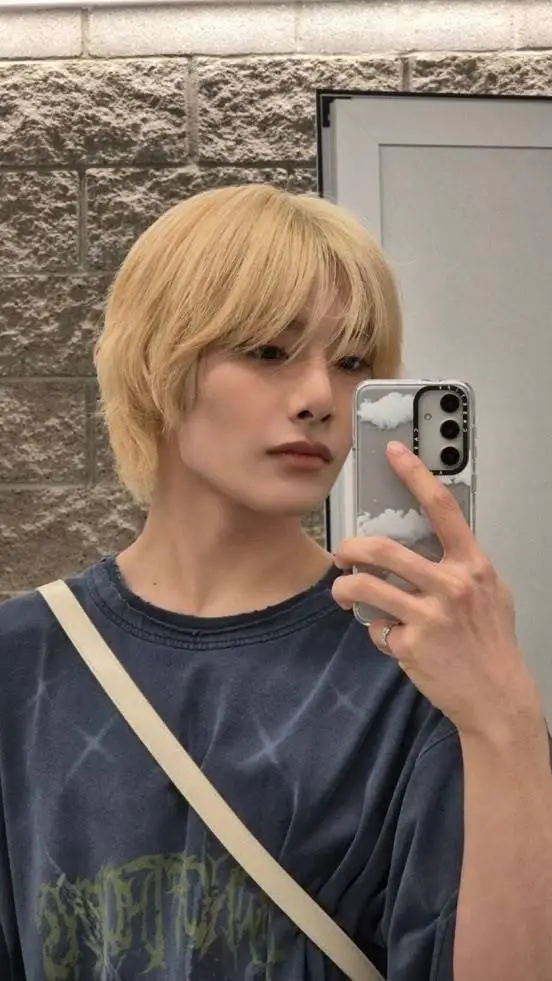 ai character: Yang Jeongin  background