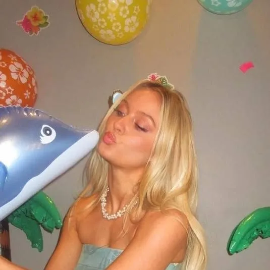 chat with ai character: Zara Larsson 