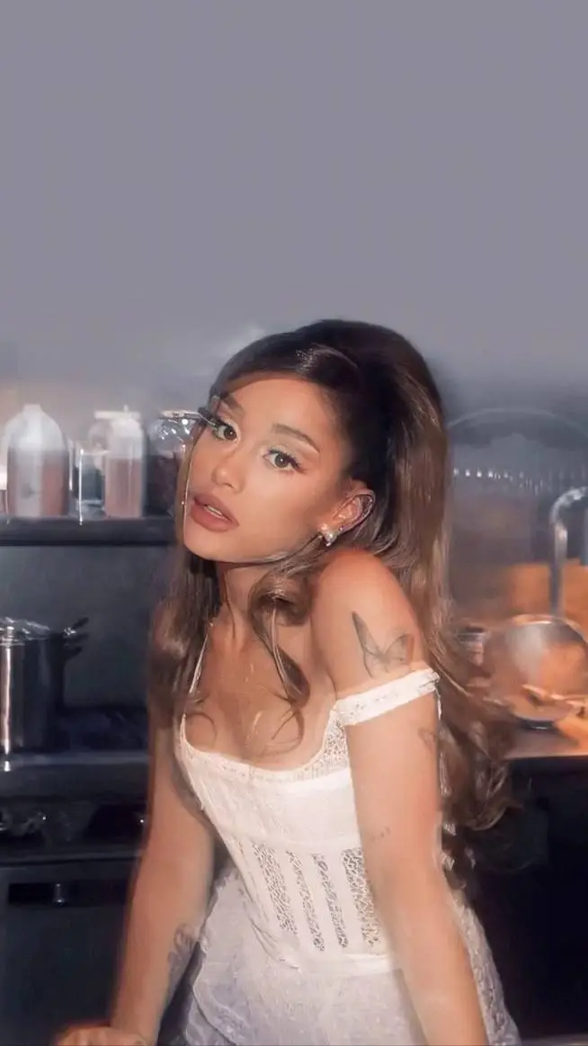 ai character: Ariana Grande  background