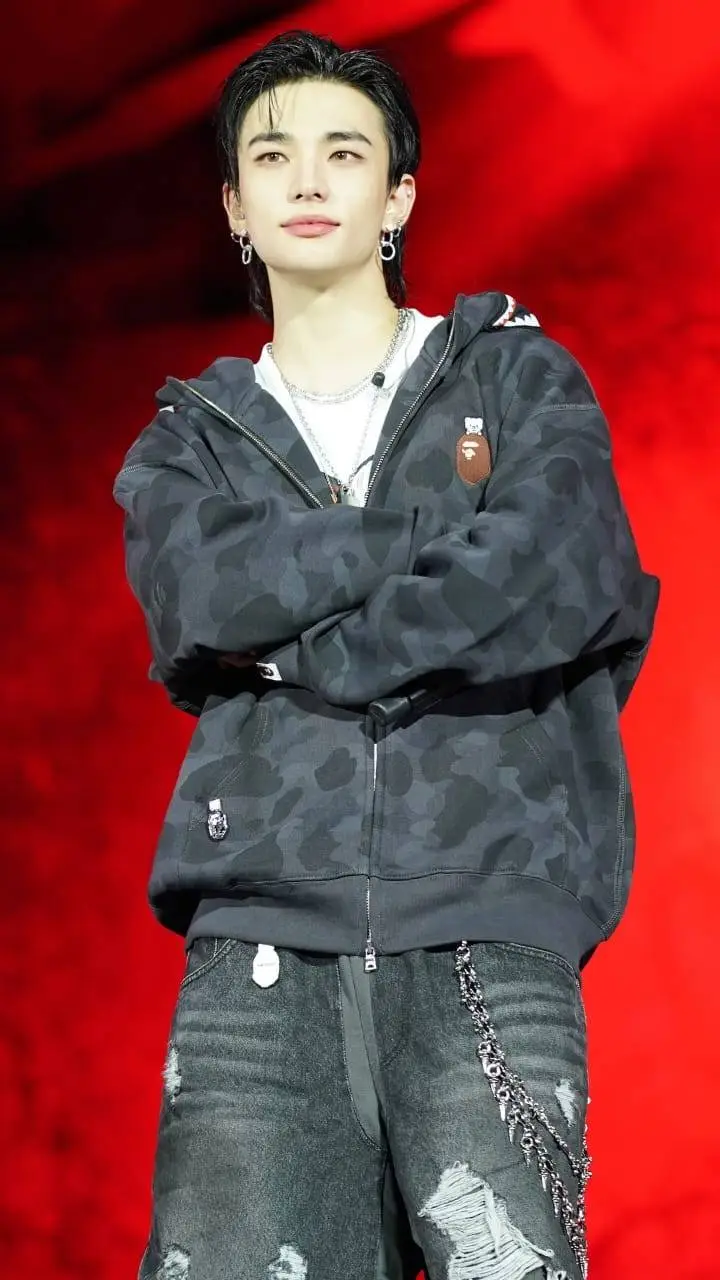 ai character: Hyunjin - bf background