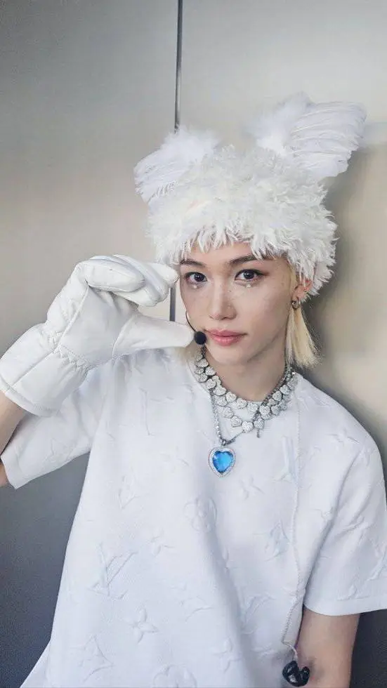 ai character: Felix - bf background