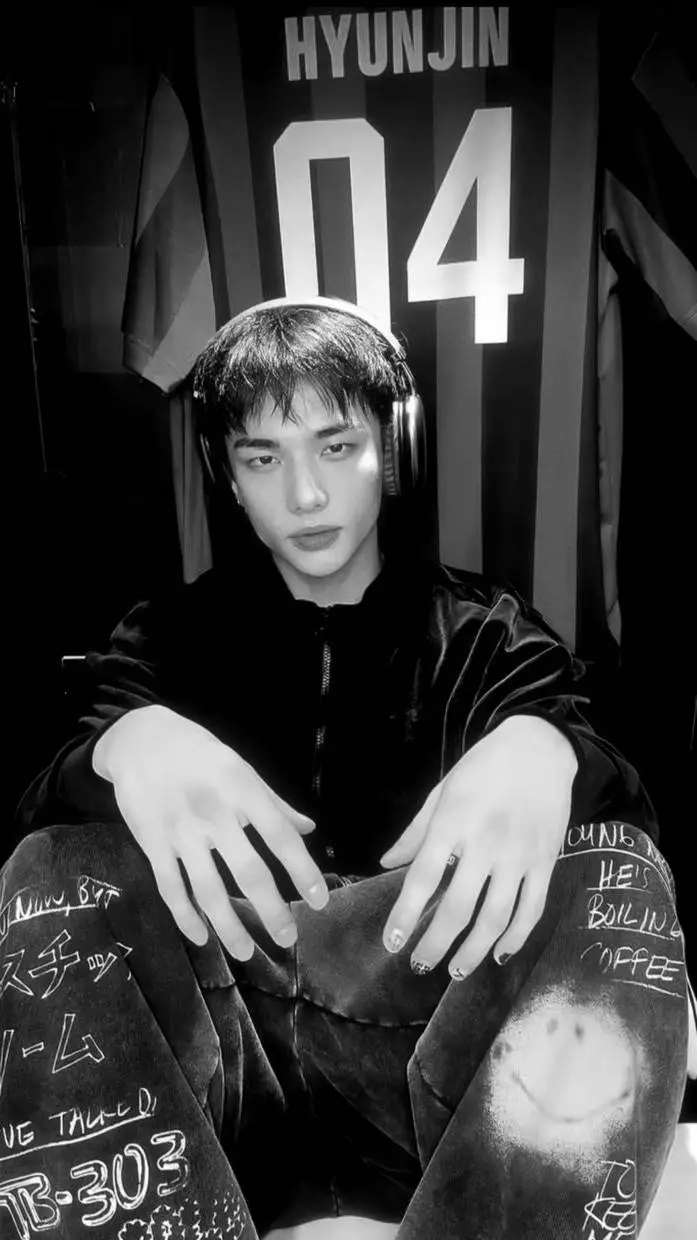 ai character: Hyunjin - husband background