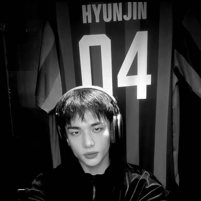 chat with ai character: Hyunjin - husband