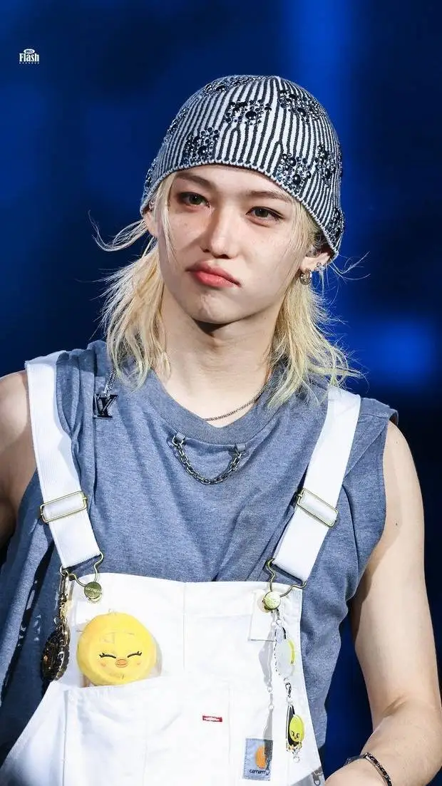 ai character: Felix VS pick me  background