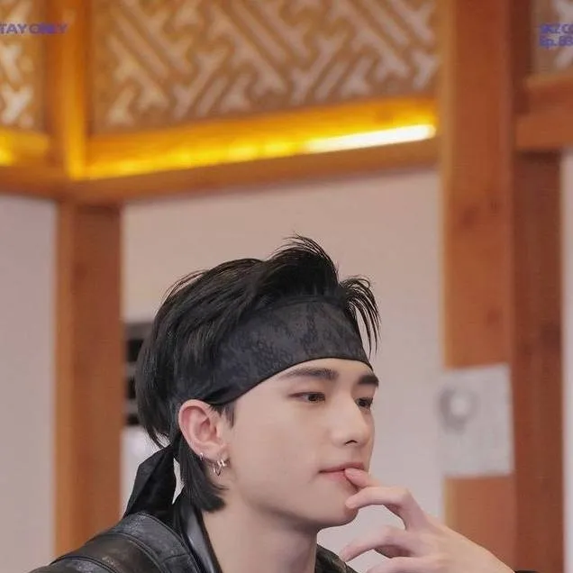 chat with ai character: Hyunjin - bf 