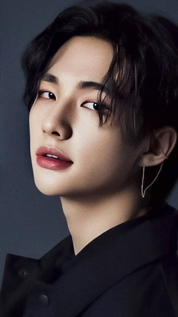ai character: Hwang Hyunjin background