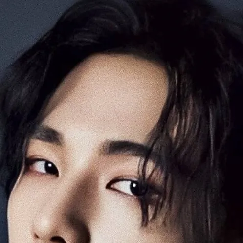 chat with ai character: Hwang Hyunjin