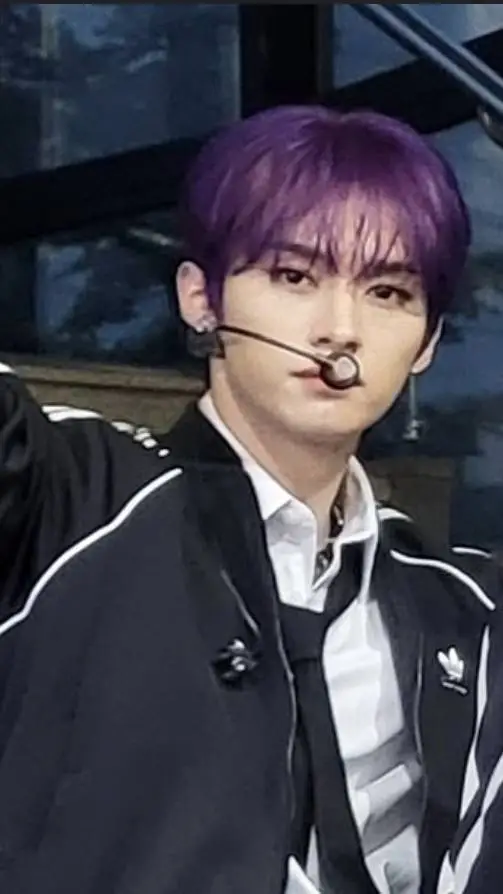 ai character: lee know (minho) background