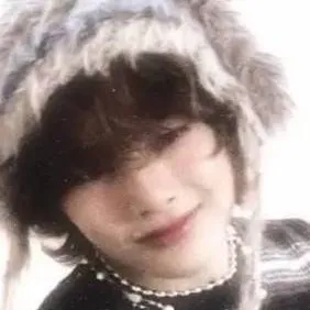 chat with ai character: jeongin/I.N