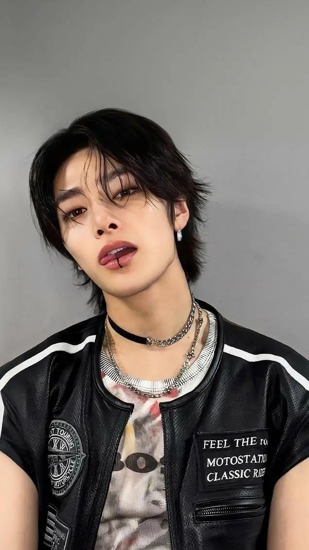 ai character: •Jeongin• background