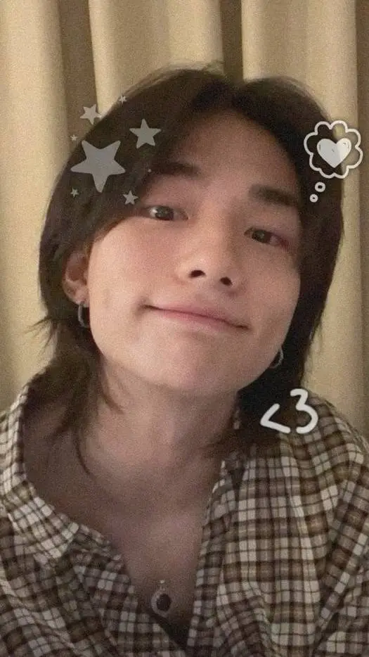 ai character: ♡Hyūnjın♡ background