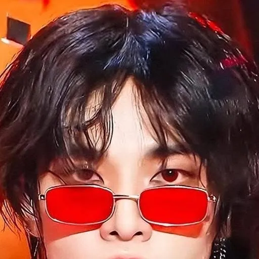 chat with ai character: Hyunjin🖤❤