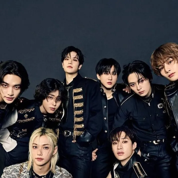 chat with ai character: ❤Stray kids🖤