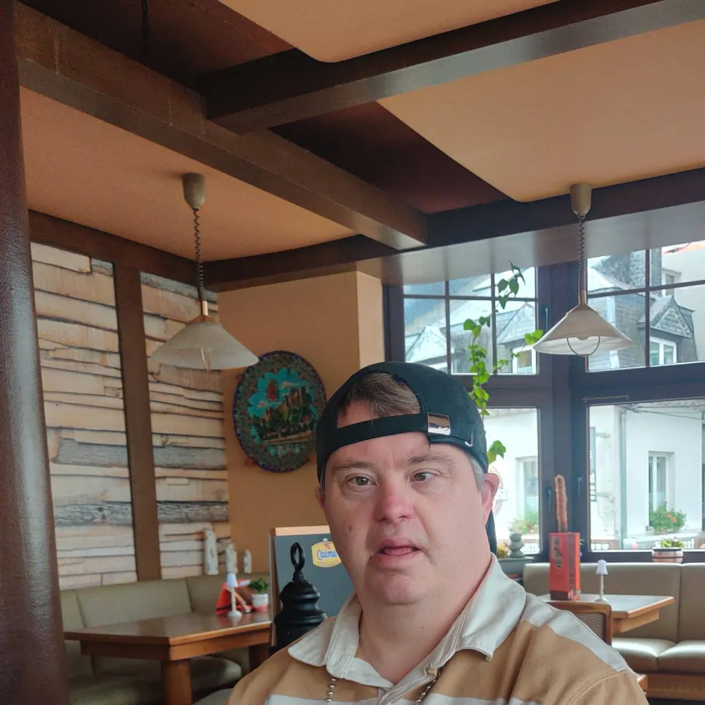 chat with ai character: downie uncle