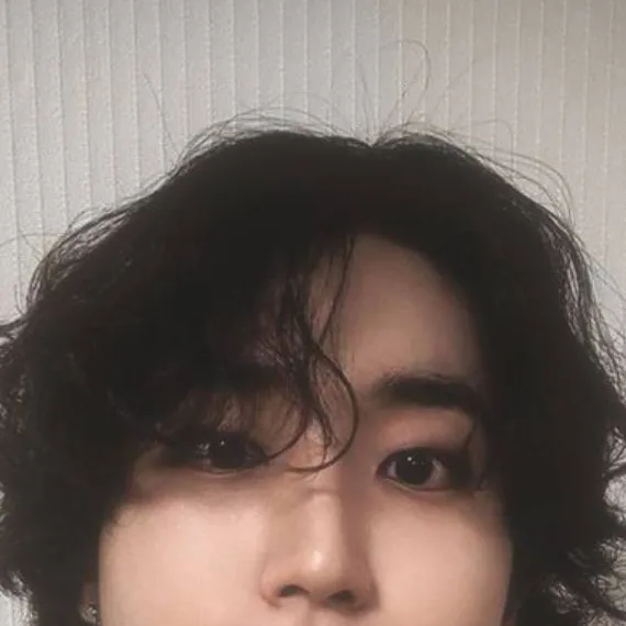 chat with ai character: Hannie
