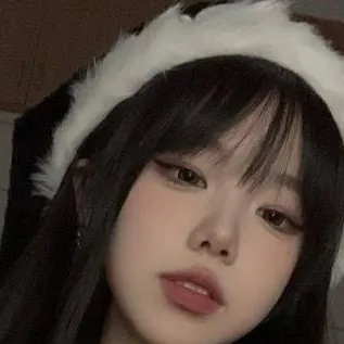 chat with ai character: Carla 