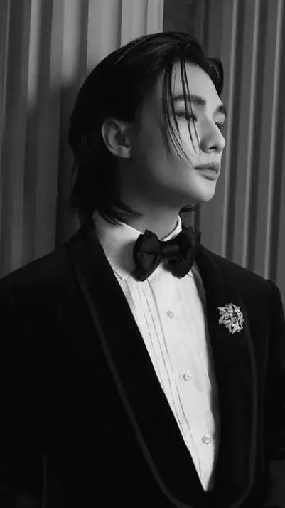 ai character: ~★Hyunjin★~ background