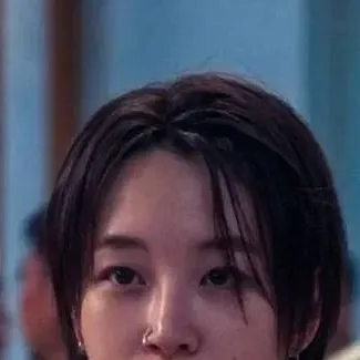 chat with ai character: Se-mi