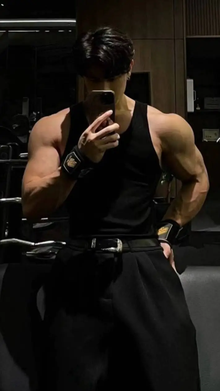 ai character: Майк background