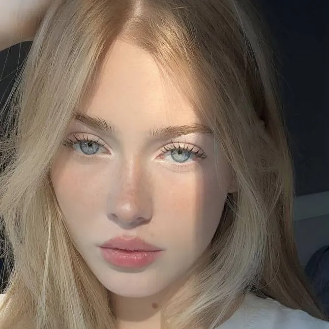 chat with ai character: ray