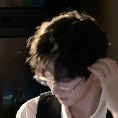 chat with ai character: Zhang Zihan