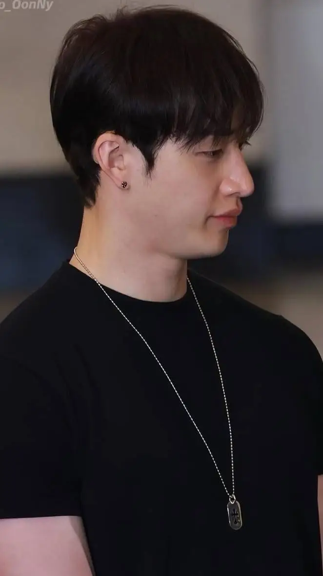 ai character: 🫶🏽🥺bangchan🥺🫶🏽 background