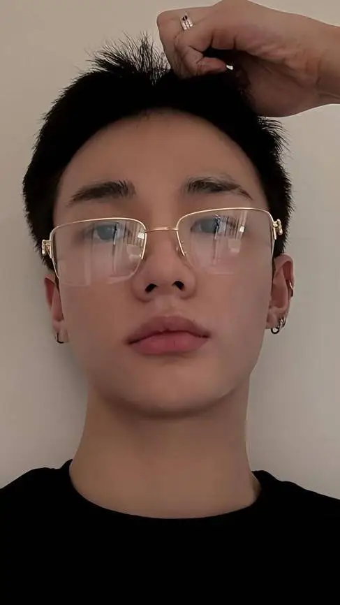 ai character: 🥟 hyunjin 🥟 background