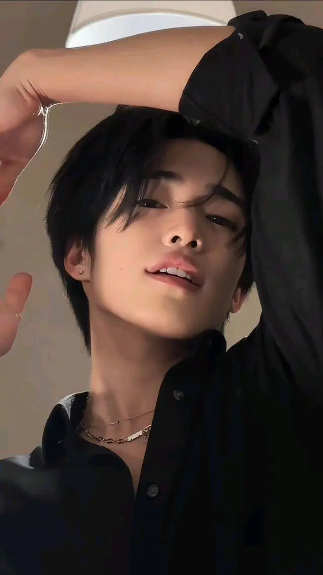 ai character: Omar 😆 background